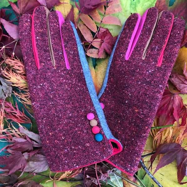 Red tweed gloves