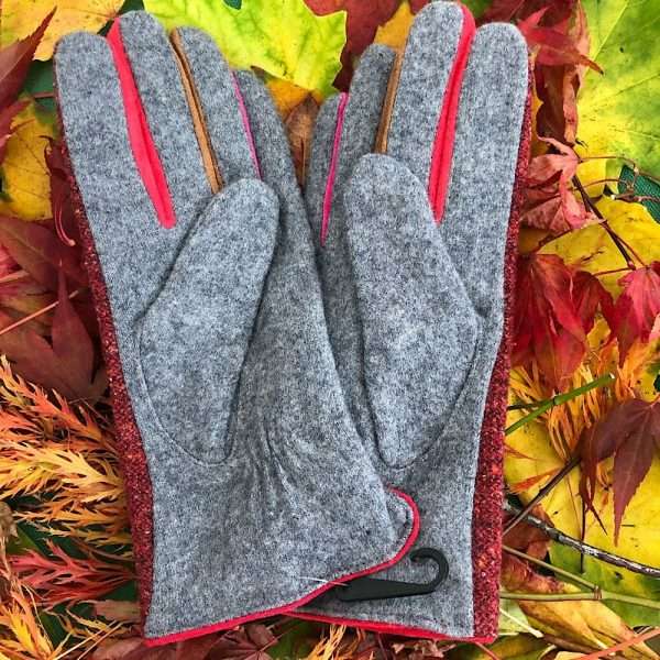 reverse of red stylish button gloves