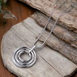 short silver triple circles necklace