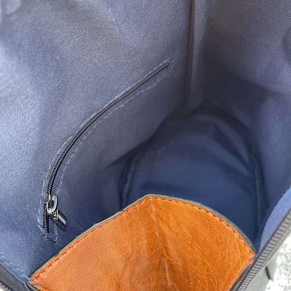 photo od inside of bag
