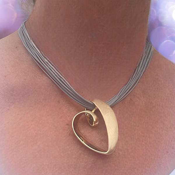 gold pendant necklace 2