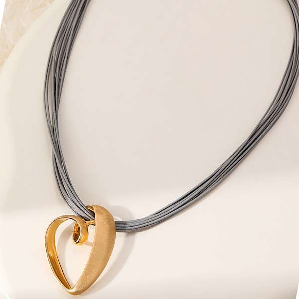 magnetie heart necklace