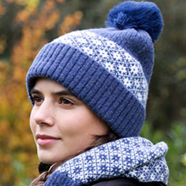 scandi hat in navy