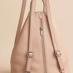 straps on backpack