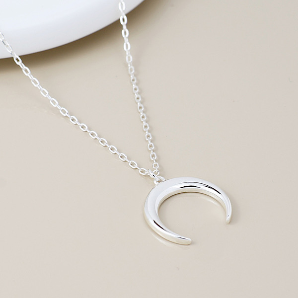 smooth crescent moon necklace silver 15mm