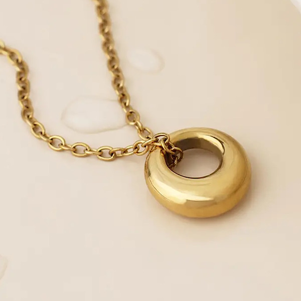 Tarnish resistant necklace